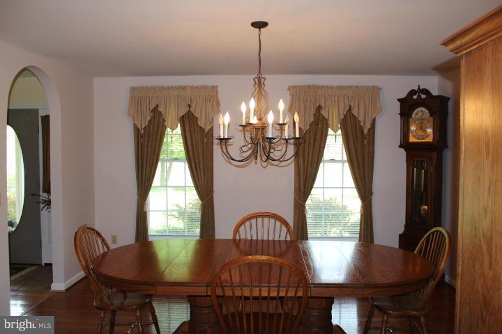 15467 Falling Waters Road Williamsport, MD 21795 - Photo 8 of 30 Dining Room