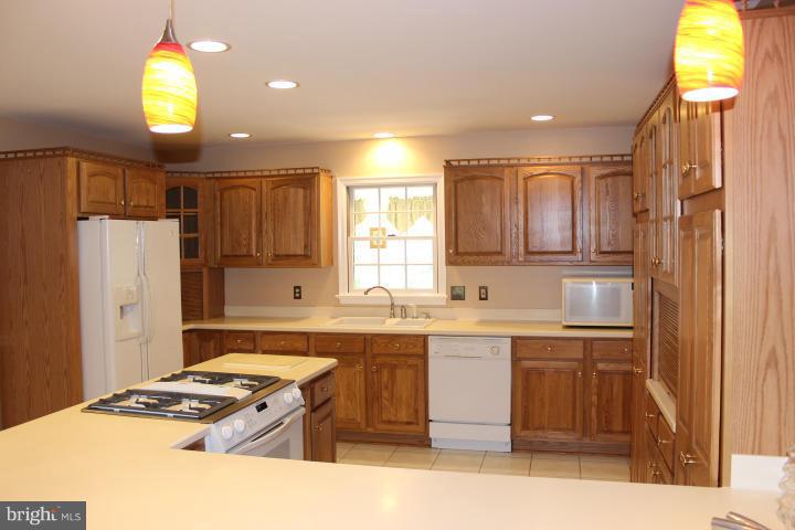 15467 Falling Waters Road Williamsport, MD 21795 - Photo 9 of 30 Kitchen