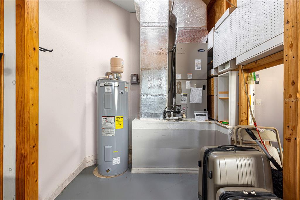 11799 Southeast 173rd Ln Road Summerfield, FL 34491 - Photo 42 of 83 a bathroom with a sink mirror and shower