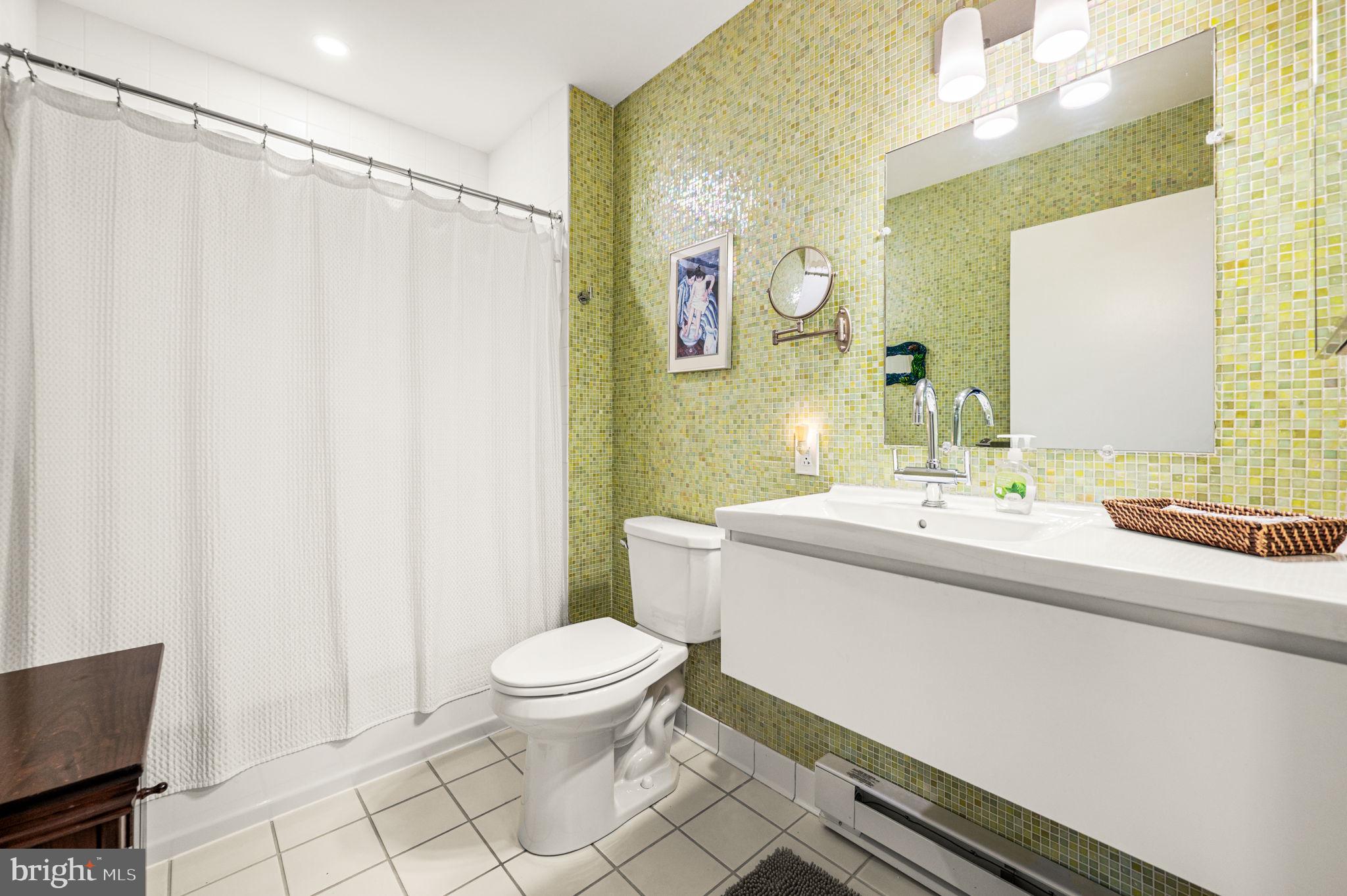 1900 Hamilton Street, Unit C7 Philadelphia, PA 19130 - Photo 21 of 33 Second bathroom
