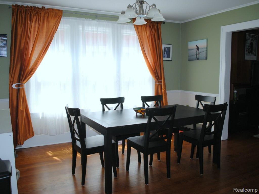 Dining 3.jpg