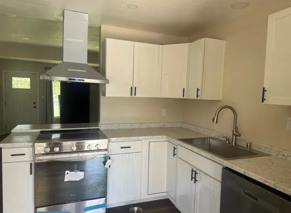 $2,100 | 3592 Myers Street, Riverside, CA 92503