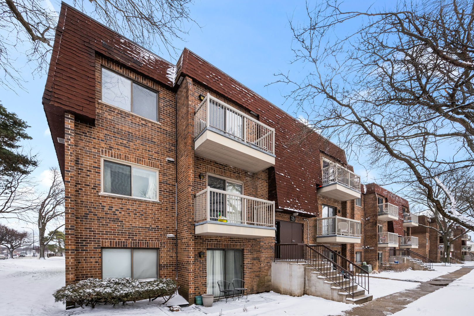 705 West Central Road, Unit A8 Mount Prospect, IL 60056 - Photo 1 of 16