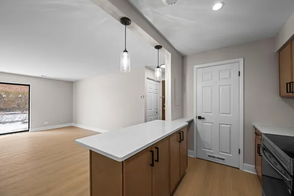 $1,600 | 705 West Central Road, Unit A8, Mount Prospect, IL 60056