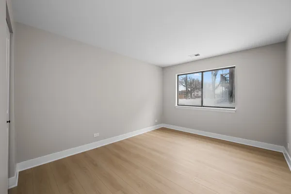 $1,600 | 705 West Central Road, Unit A8, Mount Prospect, IL 60056