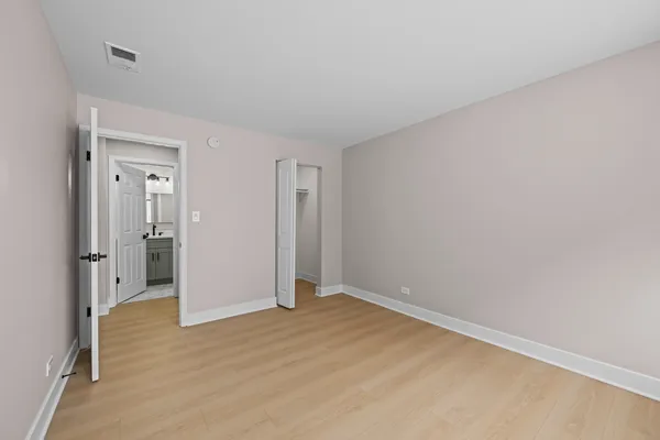 $1,600 | 705 West Central Road, Unit A8, Mount Prospect, IL 60056