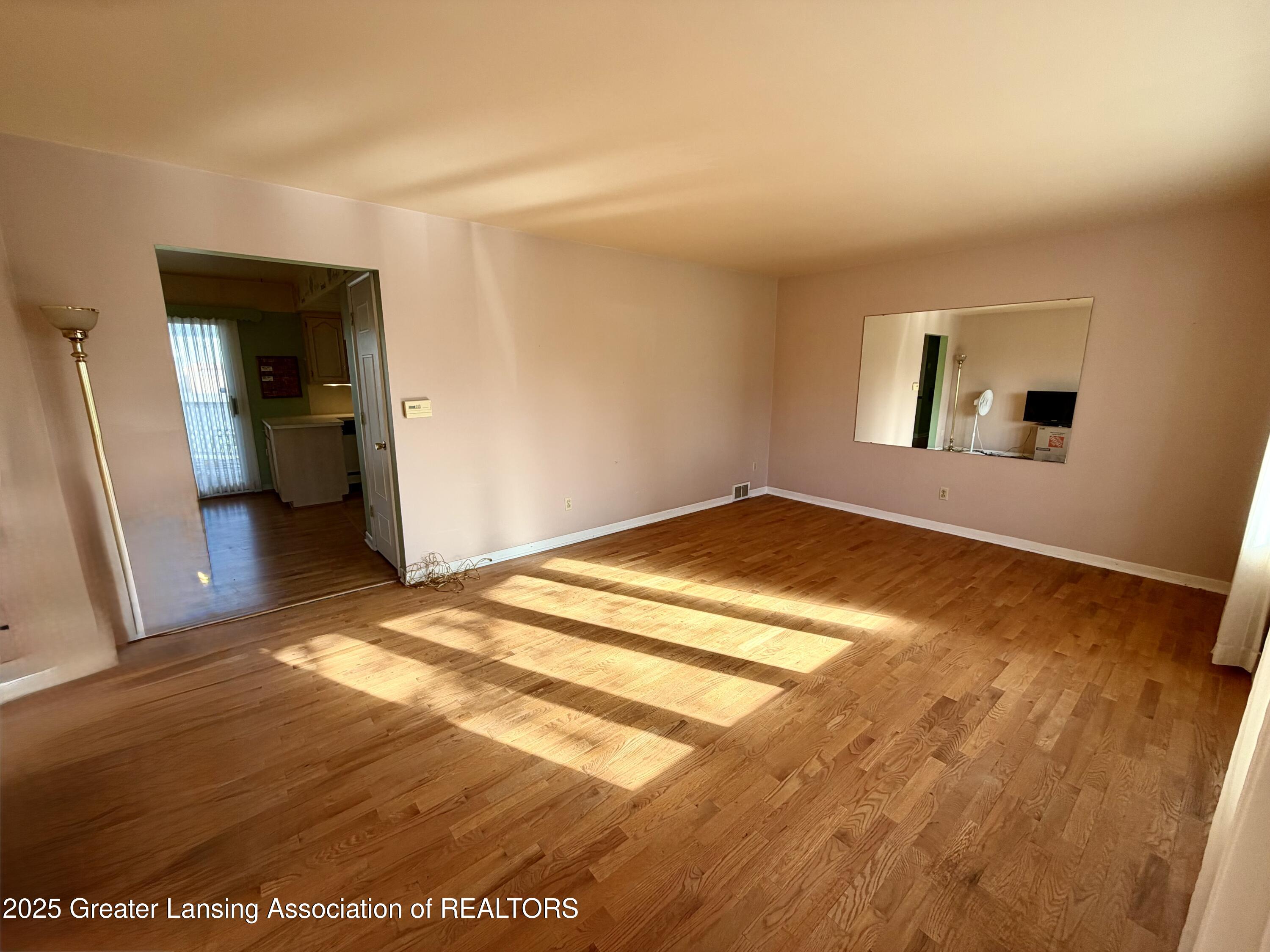 7520 Williamsburg Road Lansing, MI 48917 - Photo 4 of 35 IMG_0775