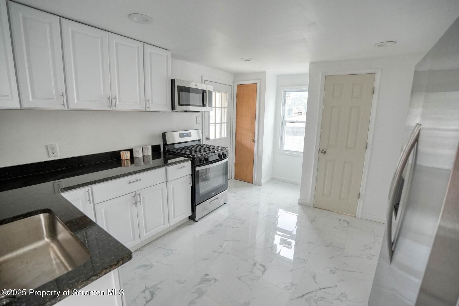 1012 Clearview Street Scranton, PA 18508 - Photo 8 of 25 1012 Clearview 8