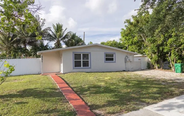 a backyard of a house with palm trees