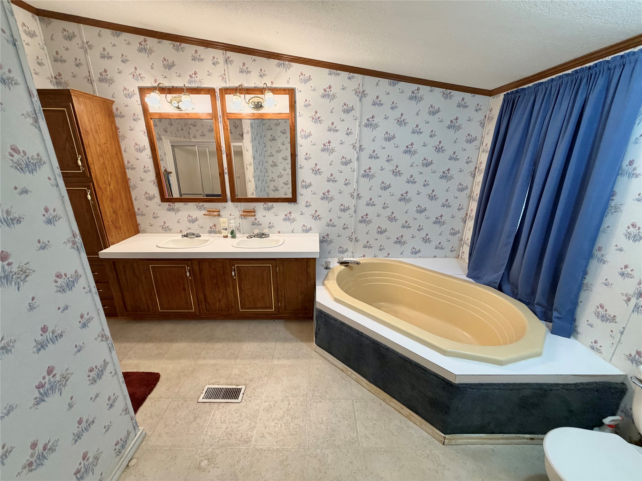 153 Prairie Lea Drive Angleton, TX 77515 - Photo 24 of 30 a bathroom with a tub sink and mirror