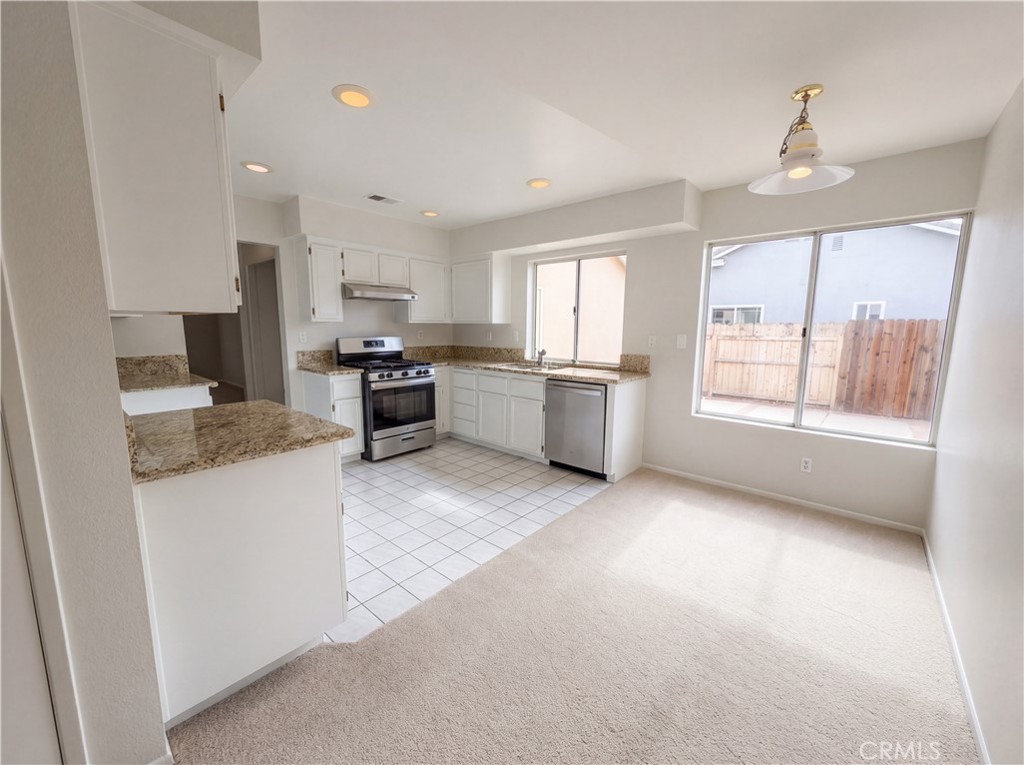 2565 West Fairview Drive Rialto, CA 92377 - Photo 2 of 22