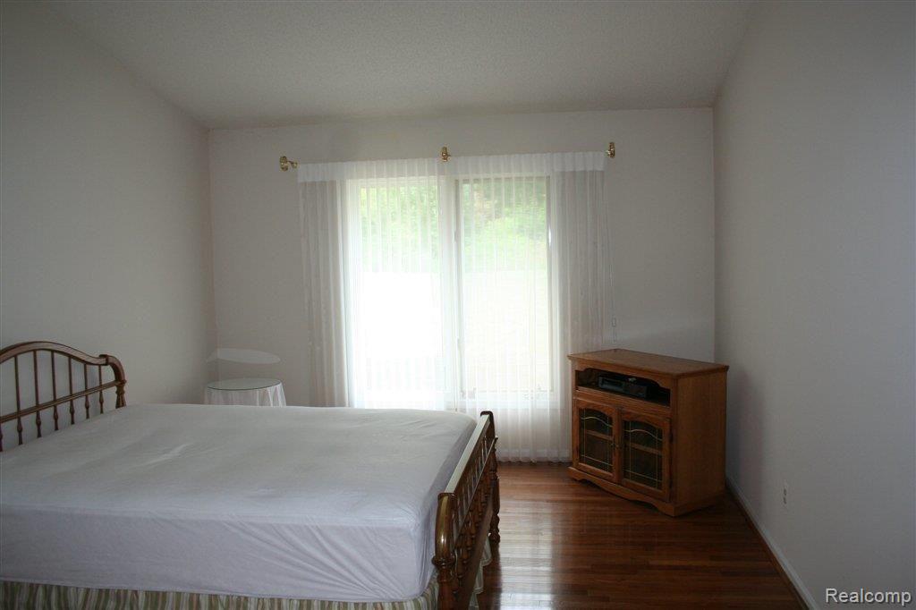 22055 River Ridge Trail, Unit 42 Farmington, MI 48335 - Photo 18 of 25 Master w/ hardwood floors!
