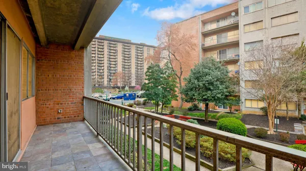 $250,000 | 5851 Quantrell Avenue, Unit 109, Alexandria, VA 22312