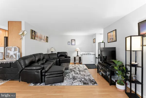 $250,000 | 5851 Quantrell Avenue, Unit 109, Alexandria, VA 22312