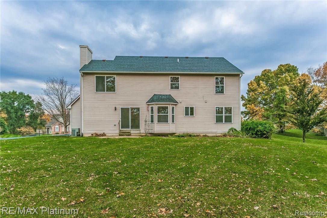 4327 Ridge Court Pinckney, MI 48169 - Photo 30 of 36 050-Rear_View-3403360-medium.jpg