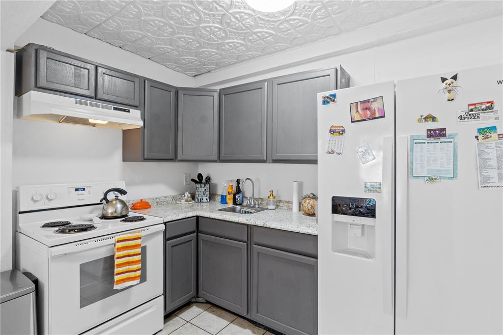 1110 27th Avenue West Bradenton, FL 34205 - Photo 23 of 28 a kitchen with stainless steel appliances a refrigerator a sink and white cabinets