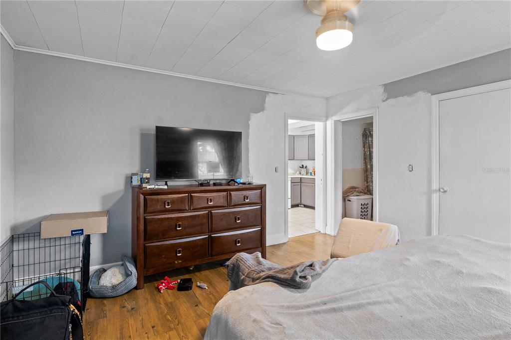 1110 27th Avenue West Bradenton, FL 34205 - Photo 26 of 28 a room with a bed and a flat screen tv