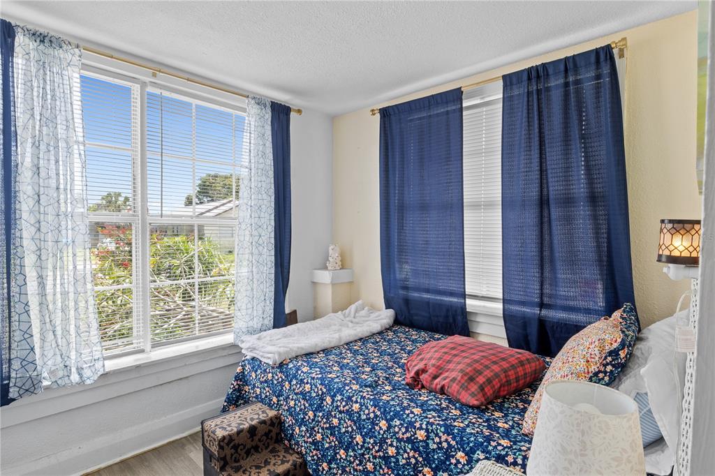 1110 27th Avenue West Bradenton, FL 34205 - Photo 6 of 28 a bedroom with a bed and a window