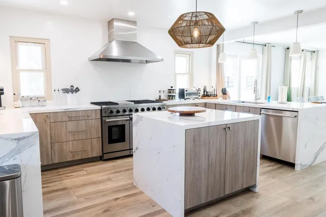 $1,795,000 | 3761 Oleander Drive, San Diego, CA 92106