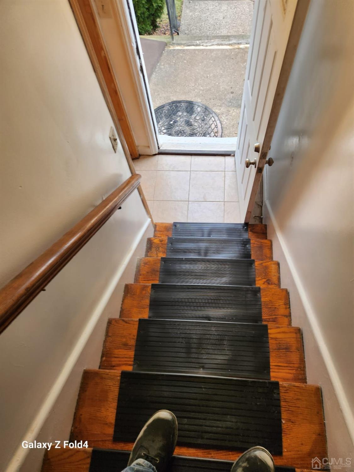 307 2nd Street Middlesex, NJ 08846 - Photo 2 of 8 a view of entryway