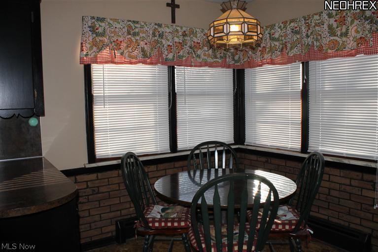 43259 North Ridge Road Elyria, OH 44035 - Photo 4 of 21 NICE SIZE EAT IN AREA IN THE 21' X 9' KITCHEN. GREAT VIEW OF THE LARGE BACKYARD WHILE ENJOYING BREAKFAST.