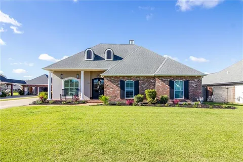 $489,000 | 121 Oak Ridge Drive, Laplace, LA 70068