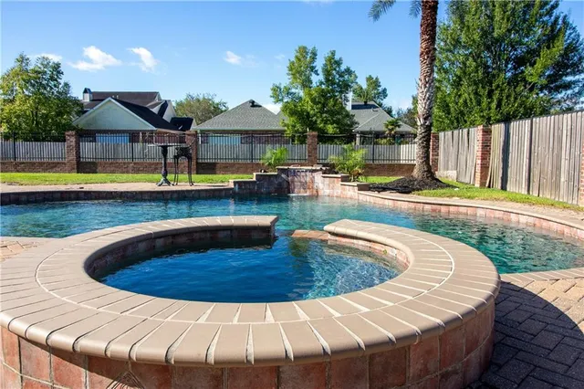 $489,000 | 121 Oak Ridge Drive, Laplace, LA 70068