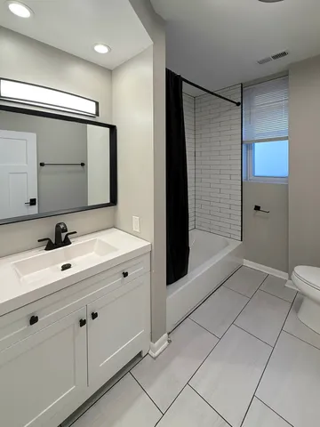 $2,950 | 2525 North Orchard Street, Unit 1S, Chicago, IL 60614