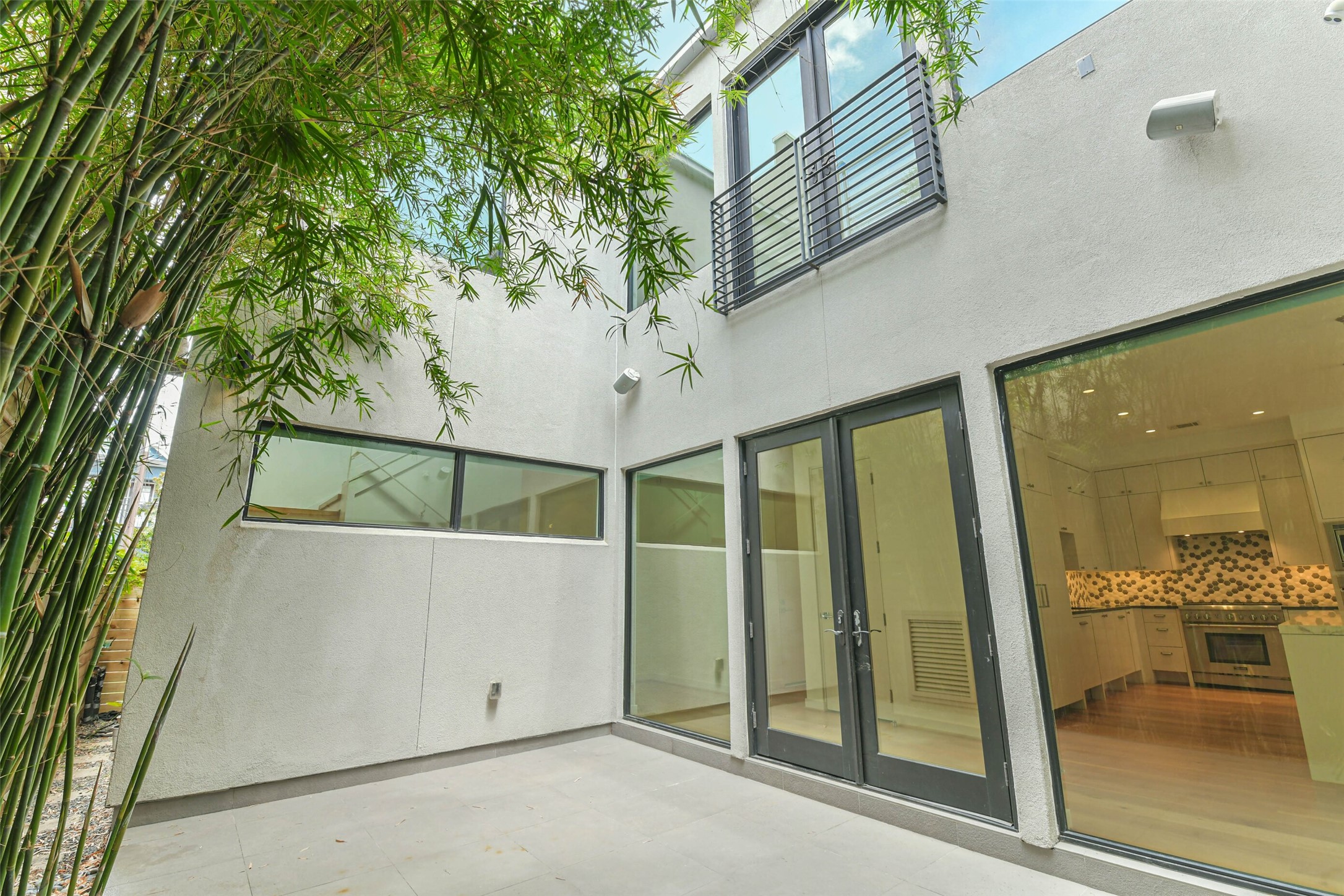815 Alexander Street Houston, TX 77007 - Photo 9 of 49 Contemporary atrium showcasing the home's clean architectural lines and modern design.