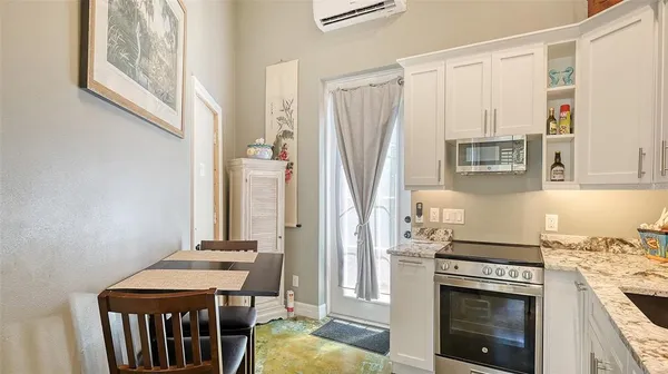 $1,295,000 | 640 North Osprey Avenue, Sarasota, FL 34236
