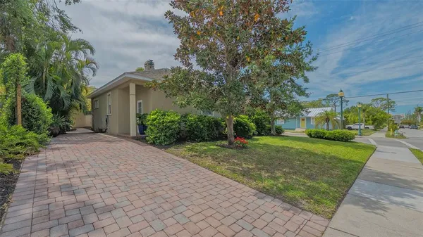 $1,295,000 | 640 North Osprey Avenue, Sarasota, FL 34236