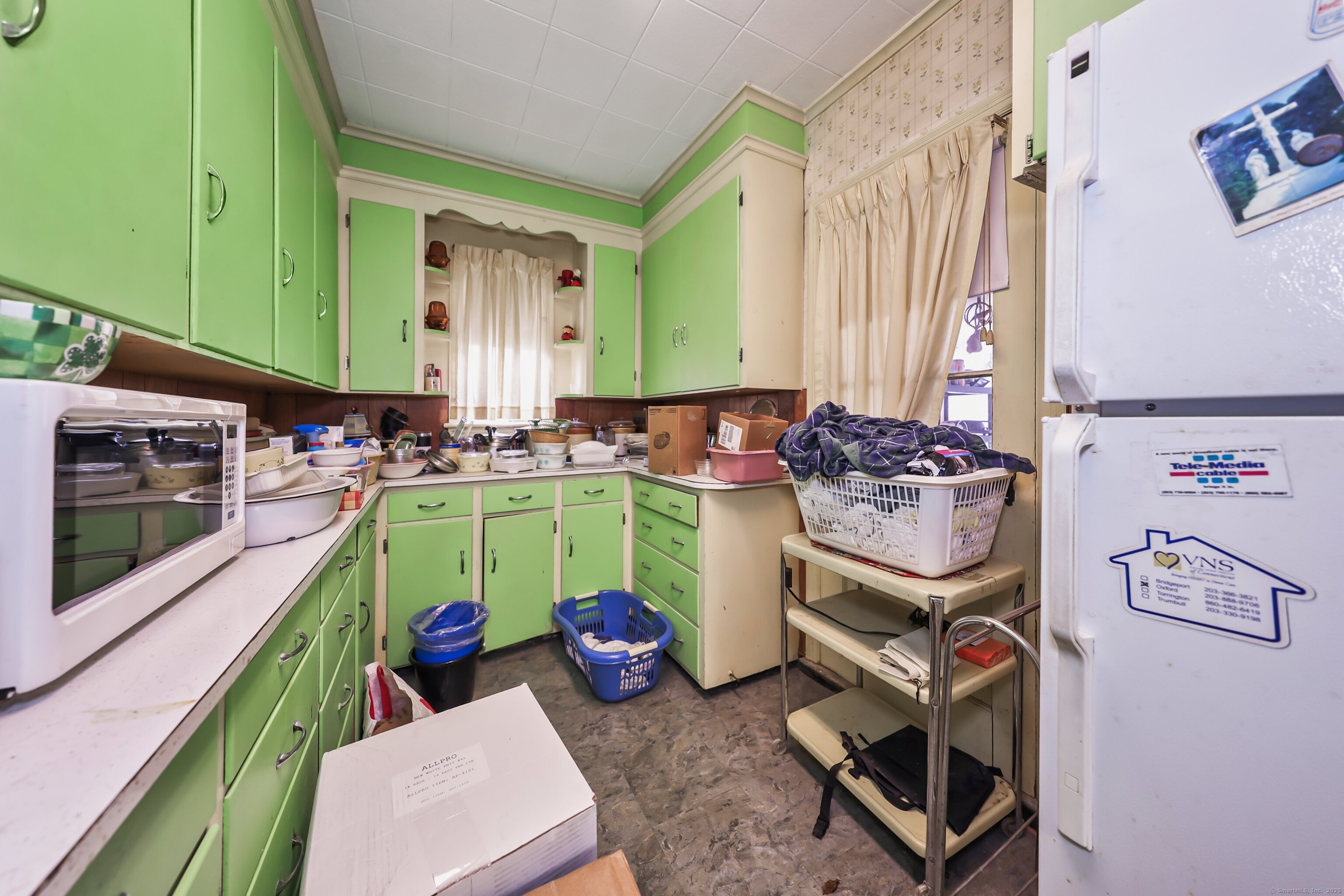 47 Cottage Avenue Ansonia, CT 06401 - Photo 13 of 38 a room with toys and a wooden floor