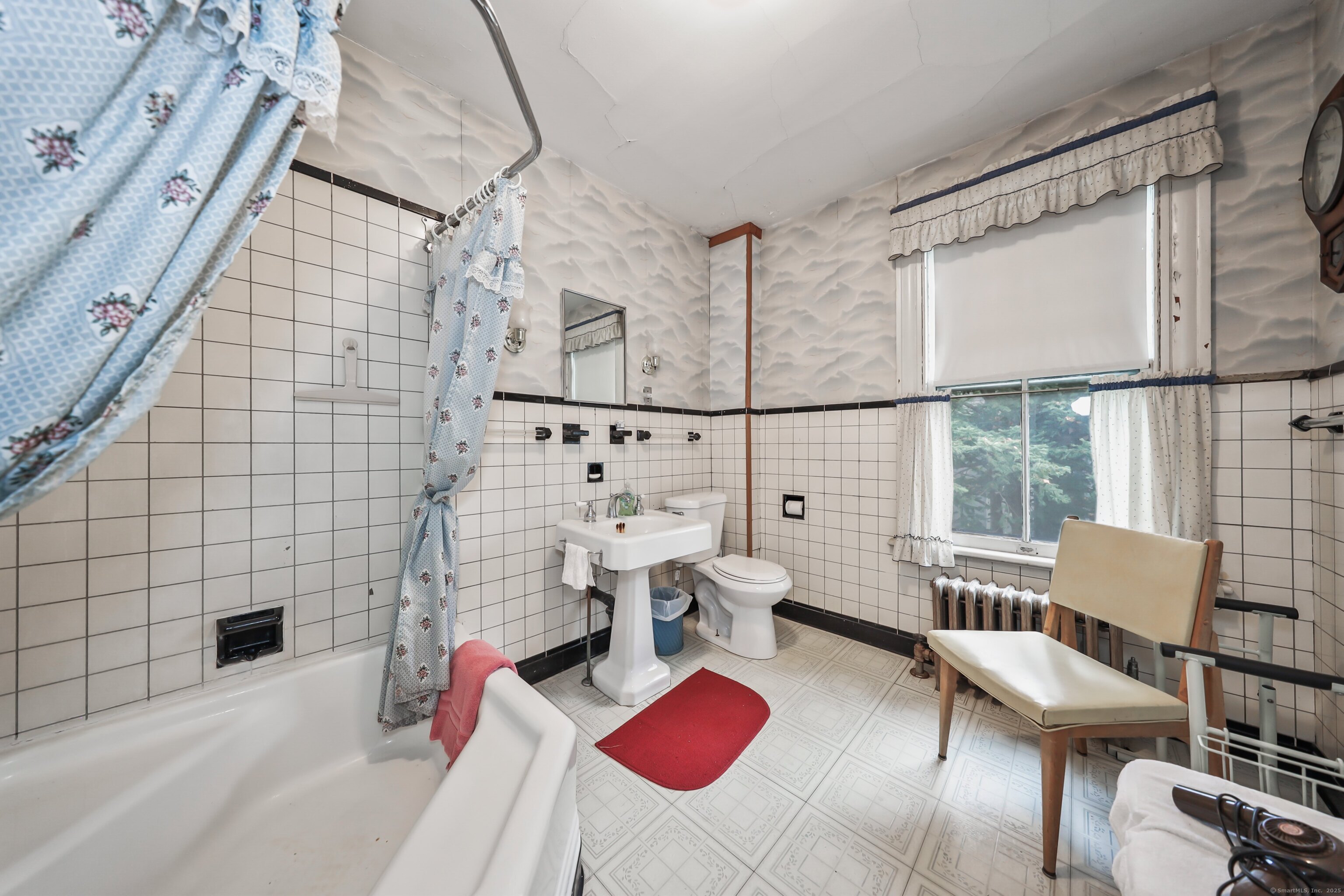 47 Cottage Avenue Ansonia, CT 06401 - Photo 23 of 38 a balcony with couple of white furniture and a window