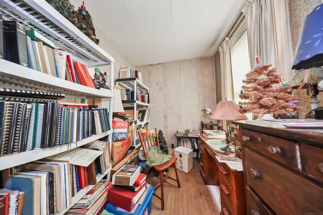 a view of walk in an empty room