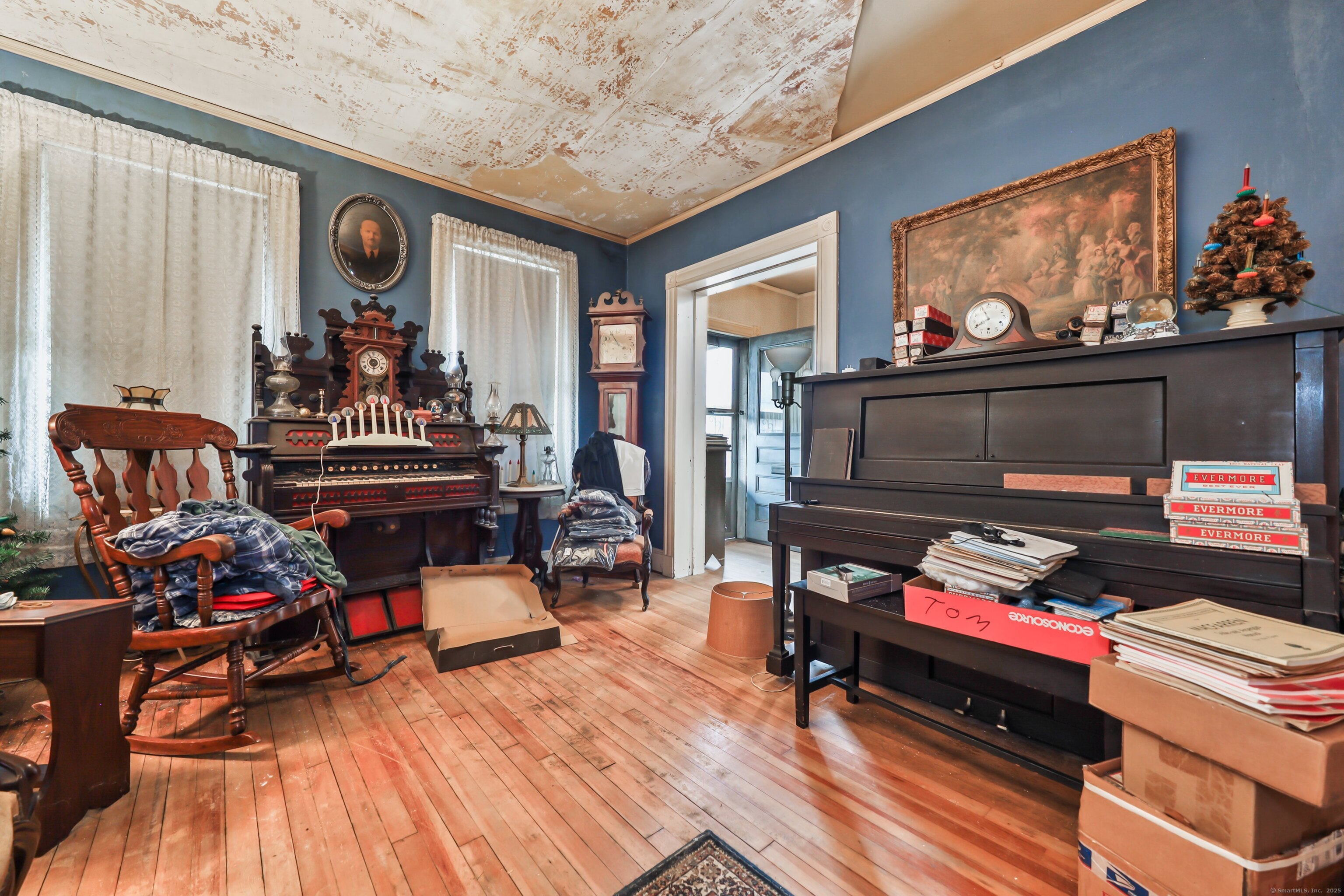 47 Cottage Avenue Ansonia, CT 06401 - Photo 4 of 38 a living room with furniture and a flat screen tv