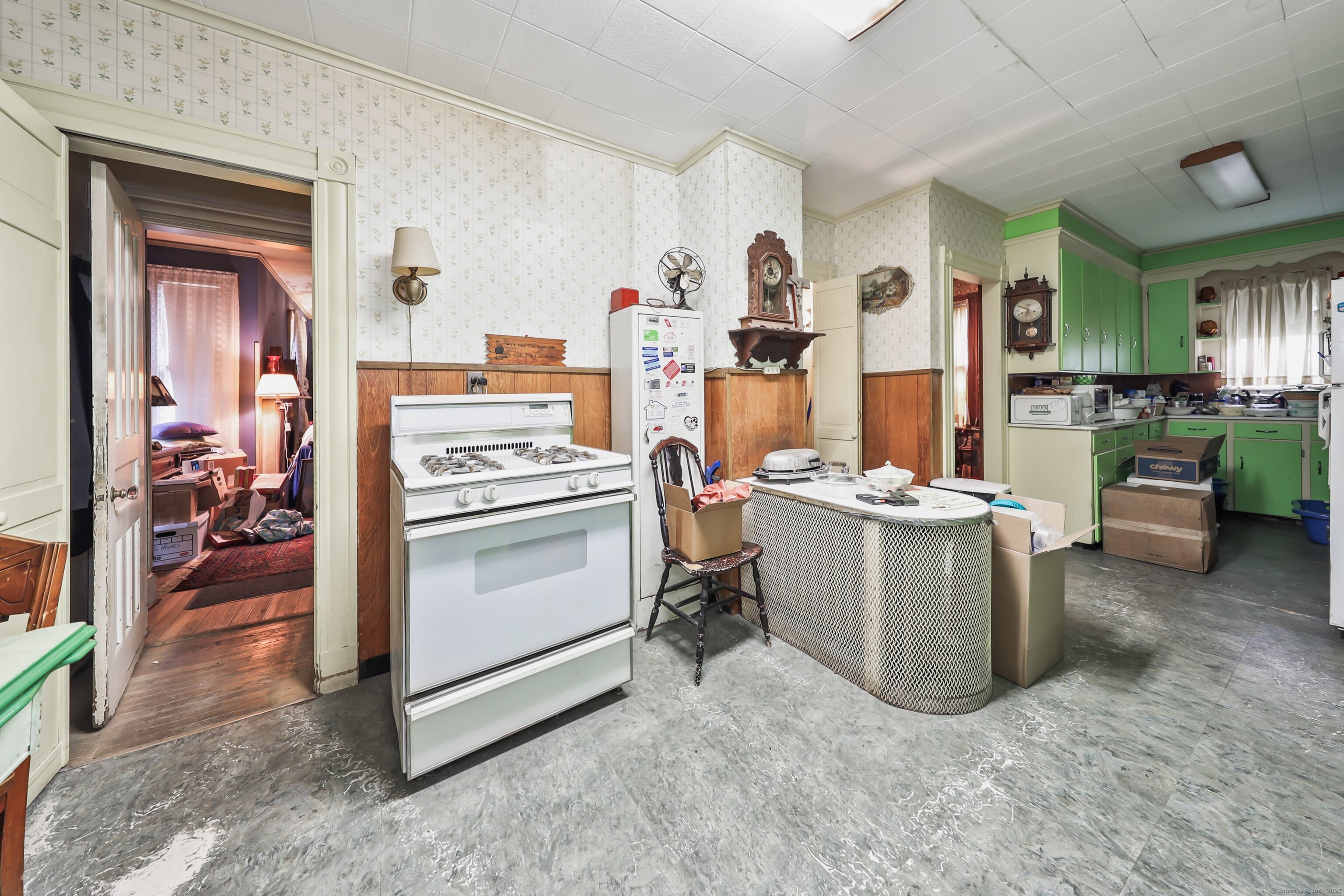 47 Cottage Avenue Ansonia, CT 06401 - Photo 9 of 38