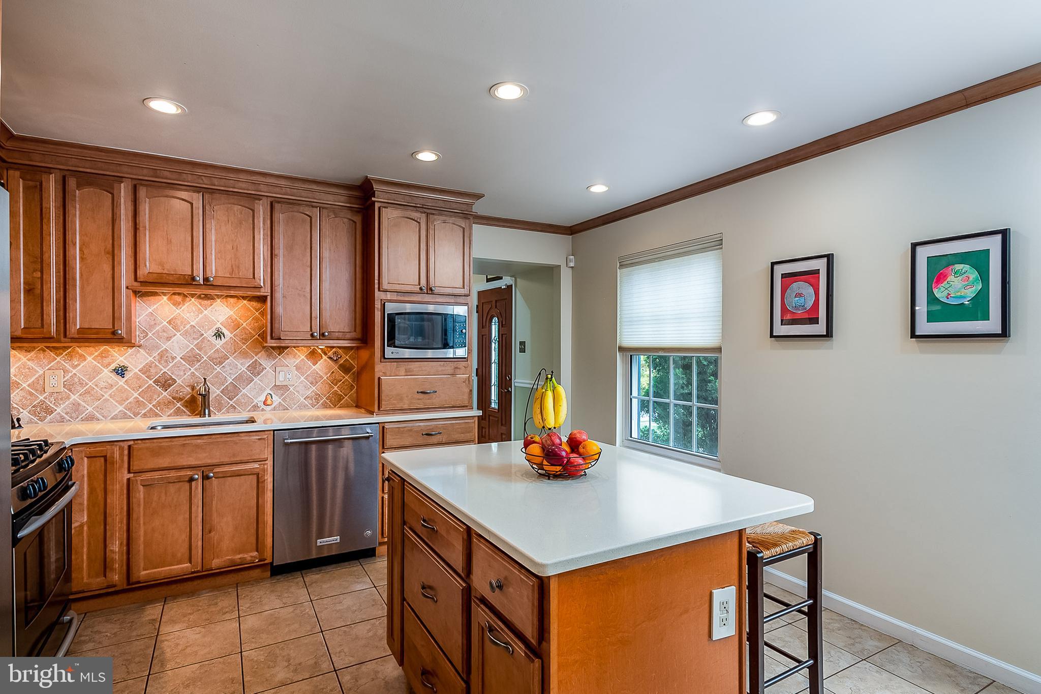 7209 Kindler Road Columbia, MD 21046 - Photo 17 of 42 Great area to cook and congregate