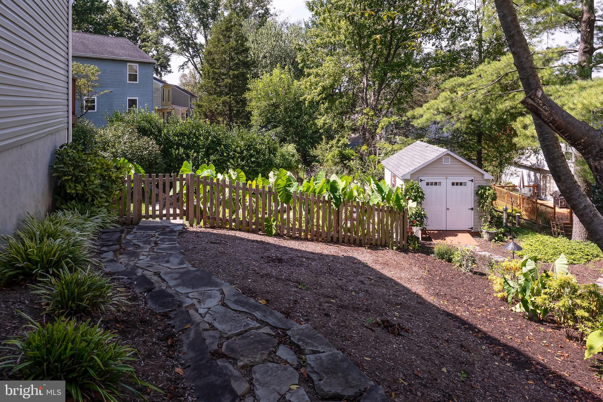 7209 Kindler Road Columbia, MD 21046 - Photo 6 of 42 Lovely landscaping
