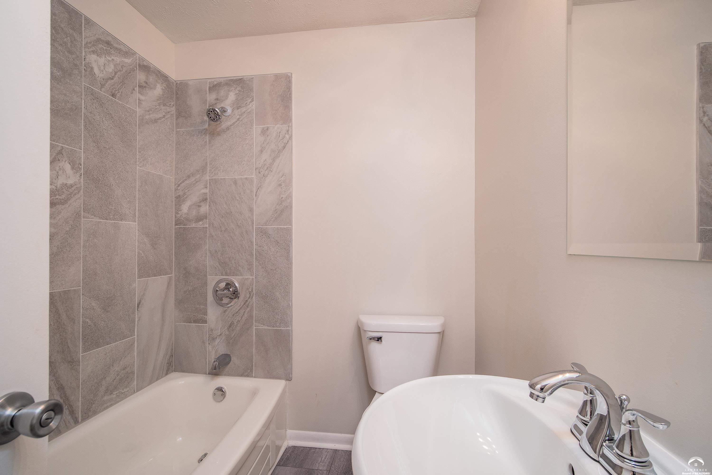 1008 Lawrence Avenue Lawrence, KS 66049 - Photo 18 of 30