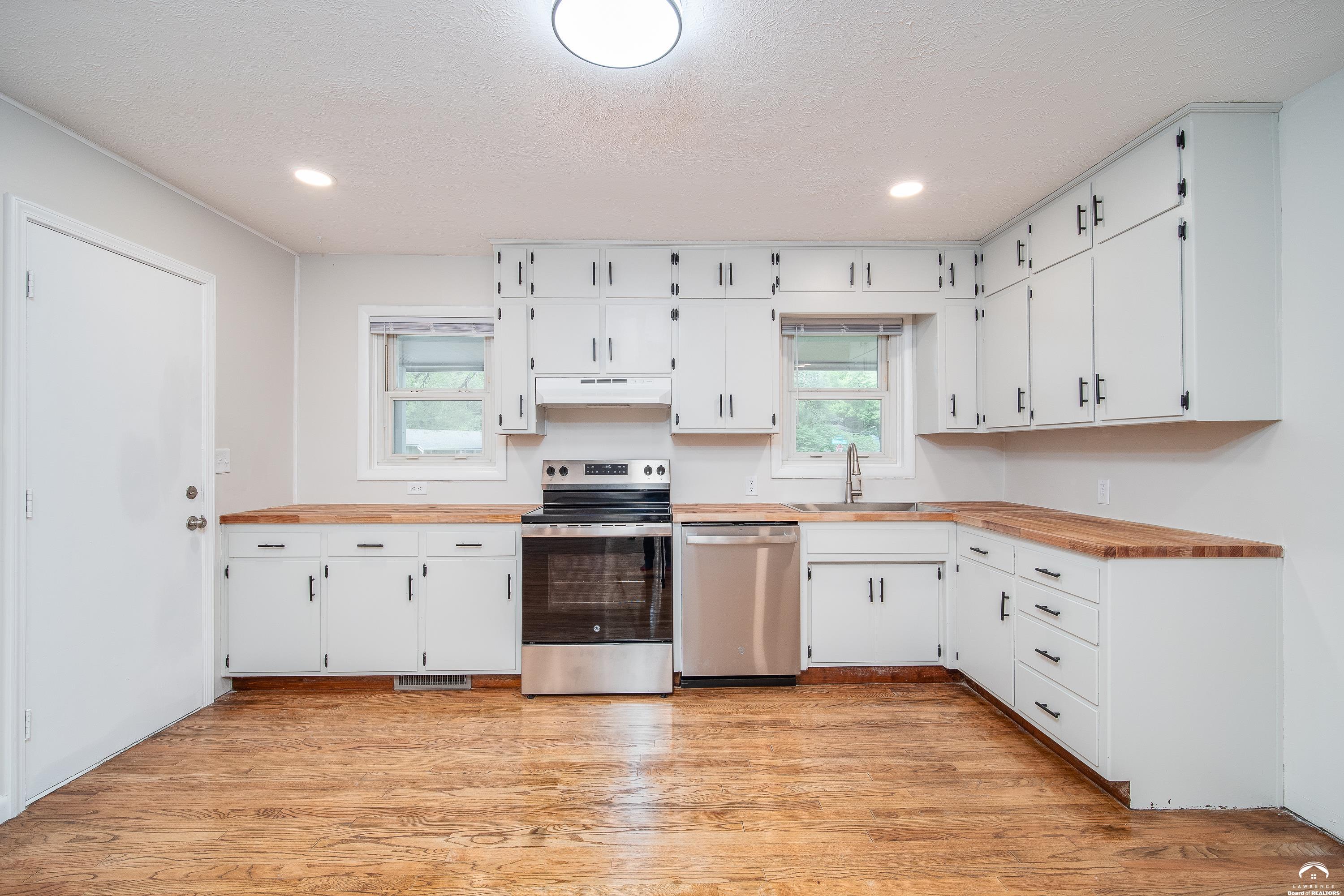 1008 Lawrence Avenue Lawrence, KS 66049 - Photo 8 of 30