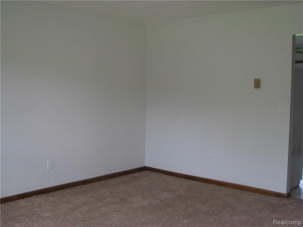 5122 Ohara Road Carleton, MI 48117 - Photo 8 of 53 IMG_6410.JPG