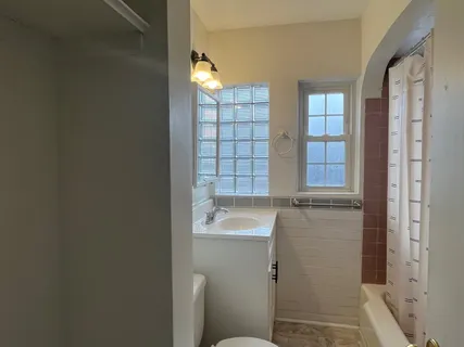 $1,850 | 918 North 5th Avenue, Unit 2, Maywood, IL 60153