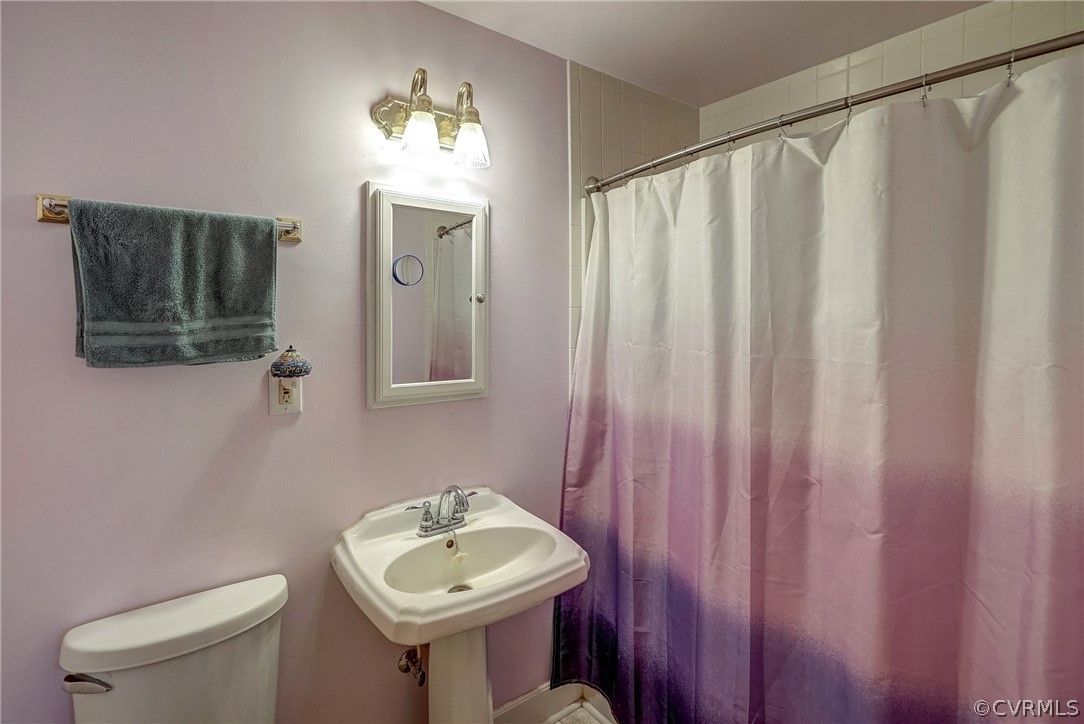 17110 Egglestetton Road Amelia Court House, VA 23002 - Photo 19 of 50 a bathroom with a sink toilet and mirror