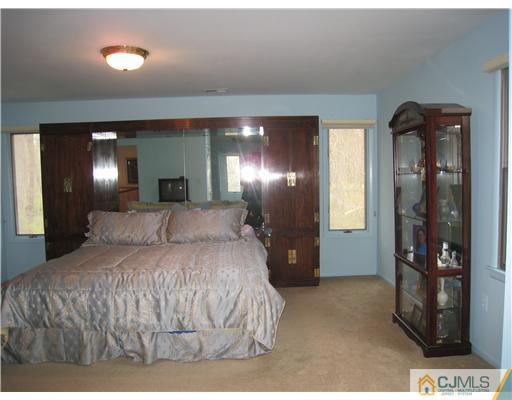 28 Cherokee Road East Brunswick, NJ 08816 - Photo 15 of 24 Gallery Image 15