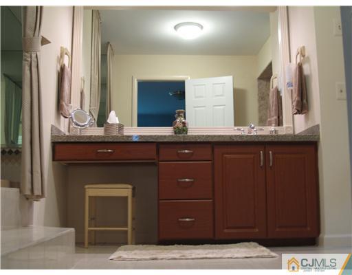 28 Cherokee Road East Brunswick, NJ 08816 - Photo 17 of 24 Gallery Image 17
