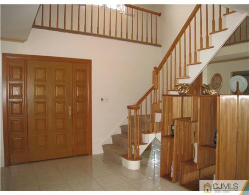 28 Cherokee Road East Brunswick, NJ 08816 - Photo 4 of 24 Gallery Image 4