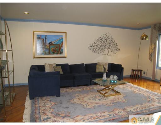 28 Cherokee Road East Brunswick, NJ 08816 - Photo 6 of 24 Gallery Image 6
