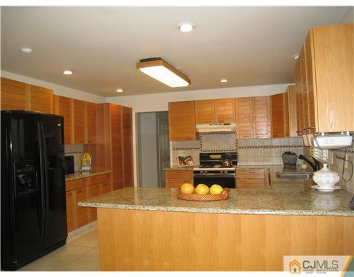28 Cherokee Road East Brunswick, NJ 08816 - Photo 9 of 24 Gallery Image 9