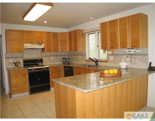28 Cherokee Road East Brunswick, NJ 08816 - Photo 10 of 24 Gallery Image 10
