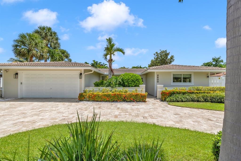 a view of a house with backyard and a tree